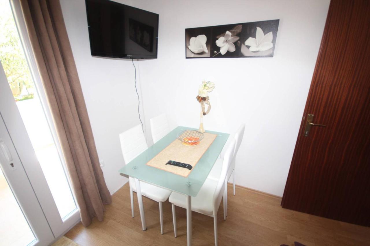 Small Apartment For A Great Holiday 扎达尔 外观 照片