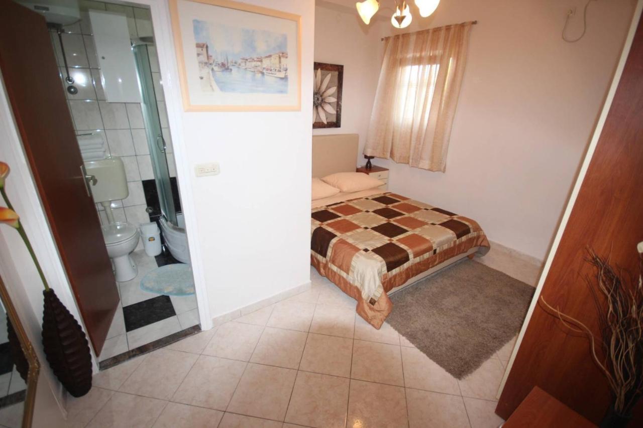 Small Apartment For A Great Holiday 扎达尔 外观 照片